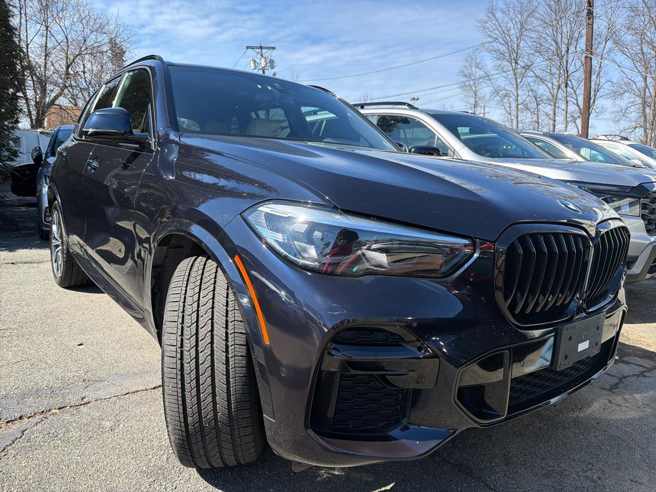 Used 2022 BMW X5 xDrive40i w/ M Sport Package AWD/4WD image 3