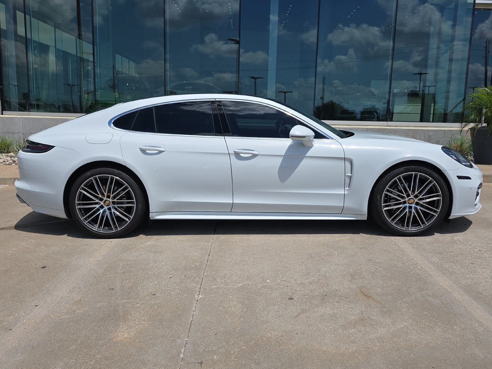 Certified 2023 Porsche Panamera 4 AWD/4WD image 8