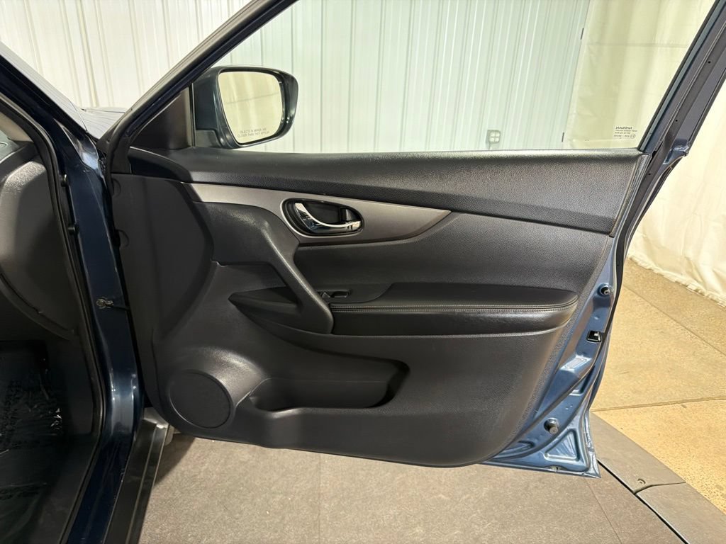 Used 2016 Nissan Rogue S w/ Appearance Package AWD/4WD image 21