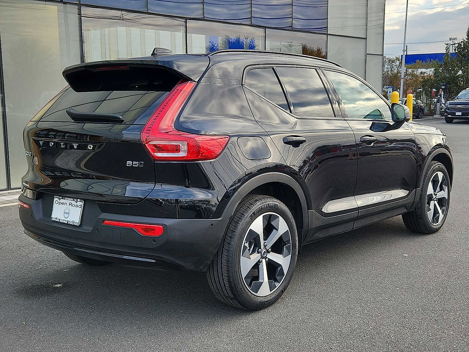 Used 2026 Volvo XC40 B5 Plus w/ Protection Package Premier image 6
