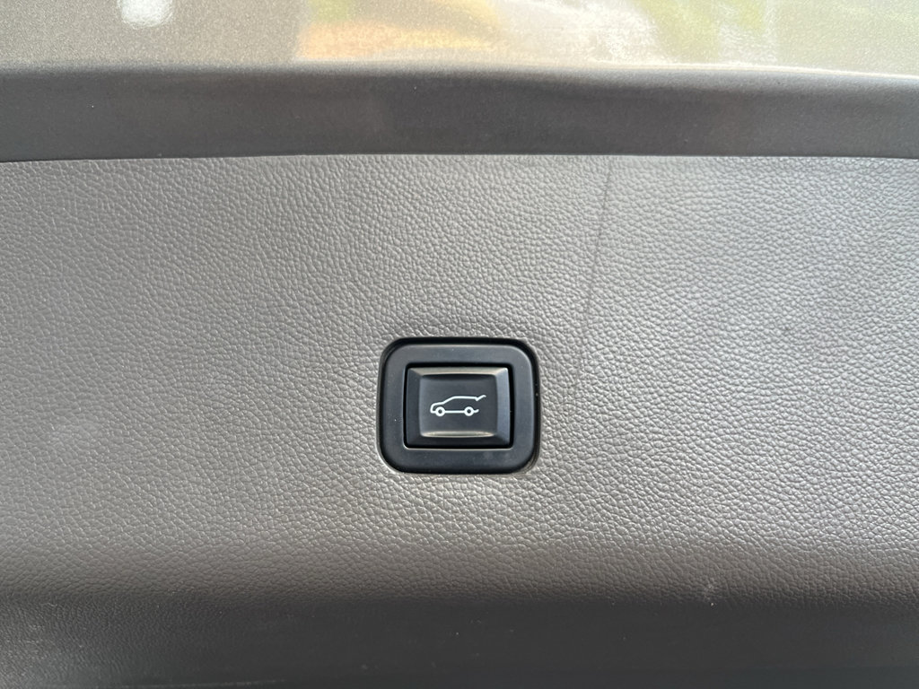 Used 2019 Chevrolet Traverse Premier w/ Driver Confidence II Package image 10