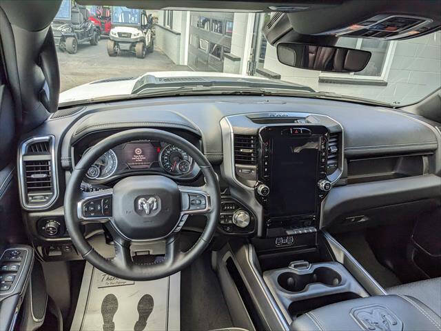 Used 2024 RAM 1500 Laramie AWD/4WD image 12