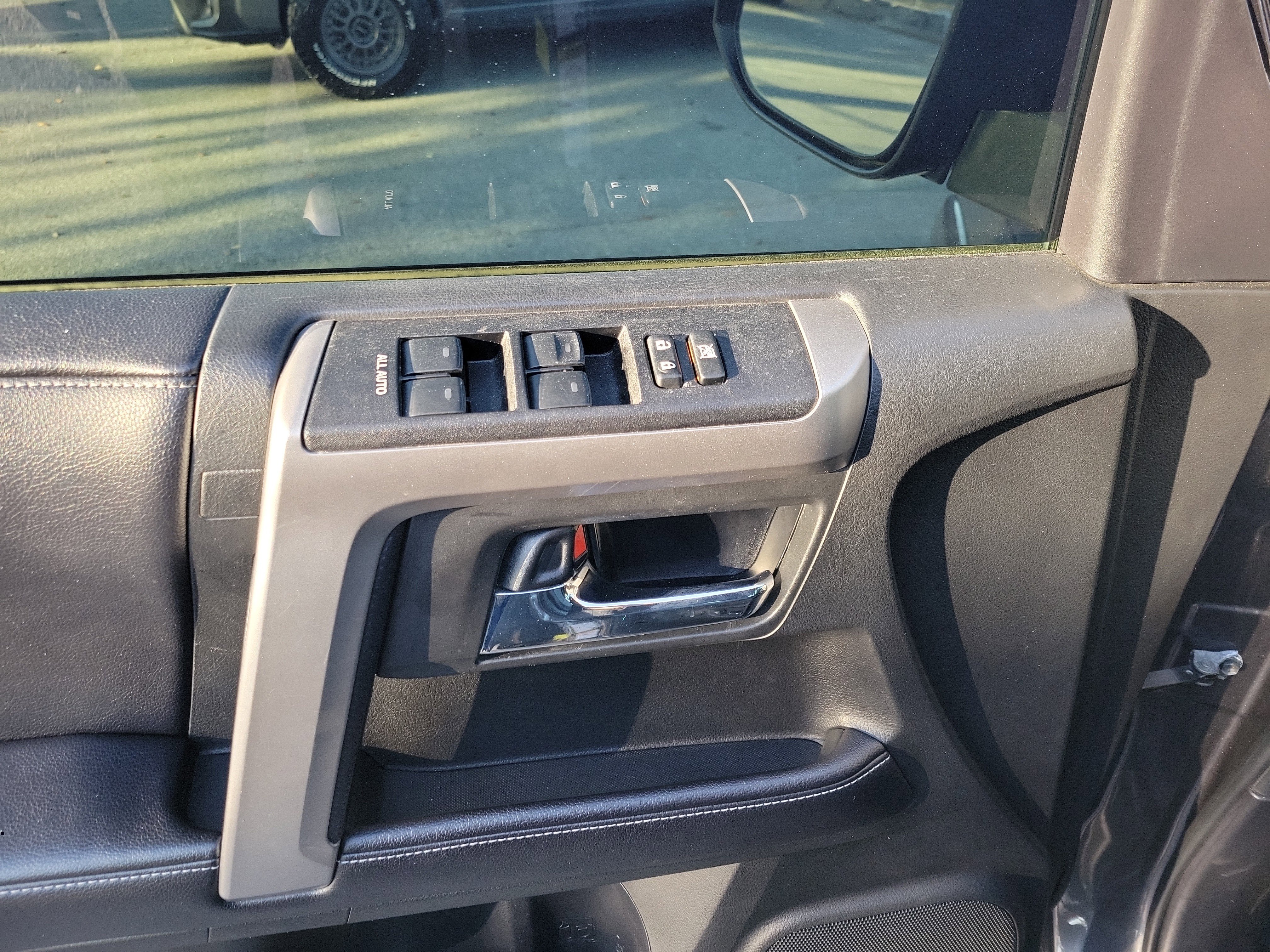 Used 2017 Toyota 4Runner SR5 image 6