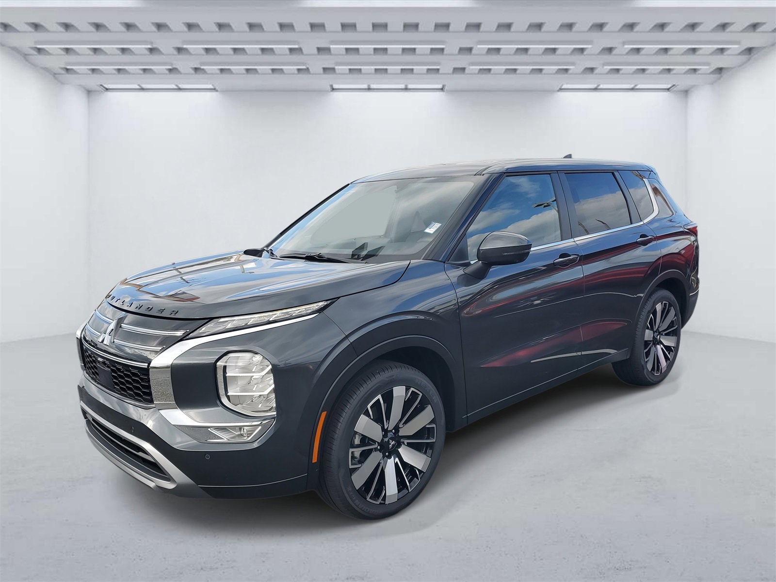 New 2025 Mitsubishi Outlander SE image 2