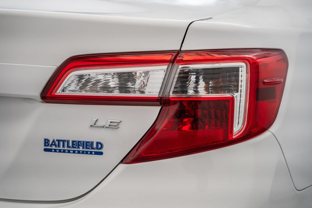Used 2012 Toyota Camry LE FWD image 8