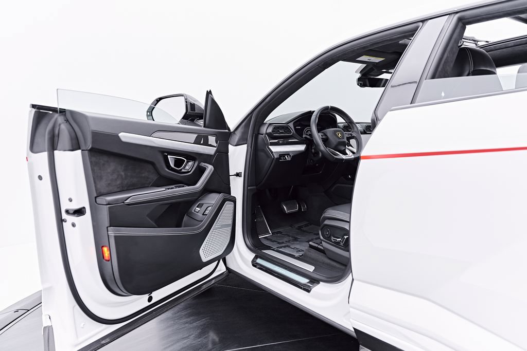 Used 2021 Lamborghini Urus AWD/4WD image 49