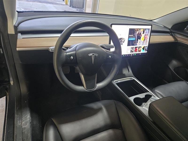 Used 2023 Tesla Model 3 Standard Range image 4