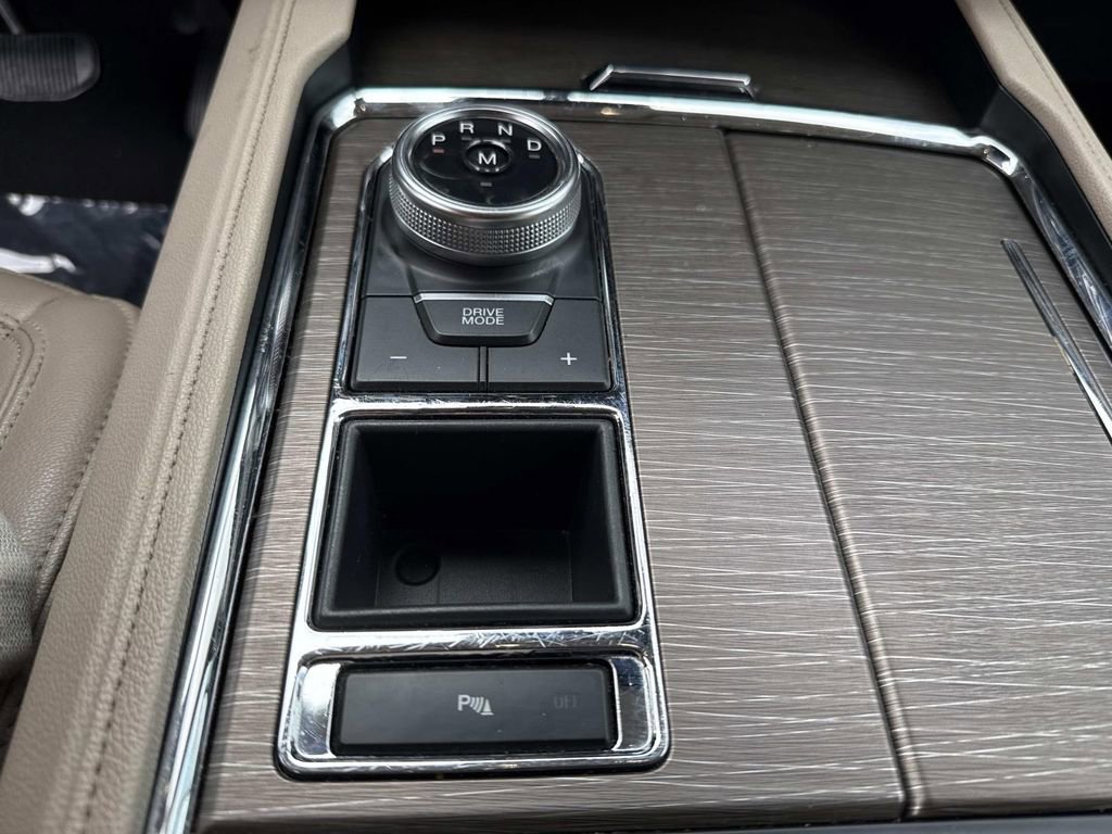 Used 2024 Ford Expedition Limited image 38
