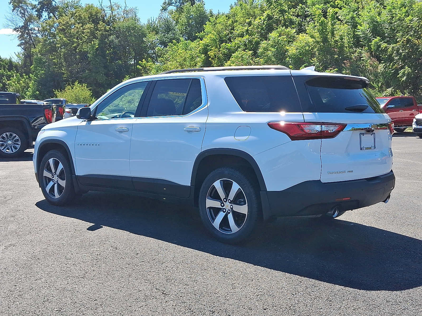 Used 2021 Chevrolet Traverse LT w/ LT Premium Package AWD/4WD image 4
