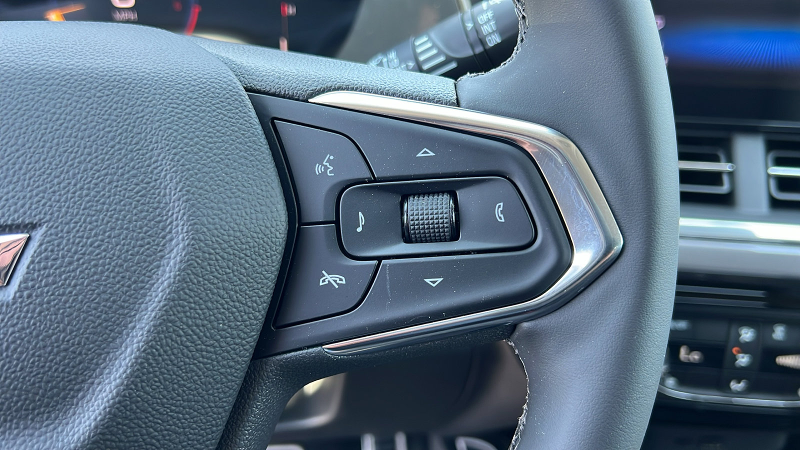 New 2025 Chevrolet Trax ACTIV w/ Driver Confidence Package image 25