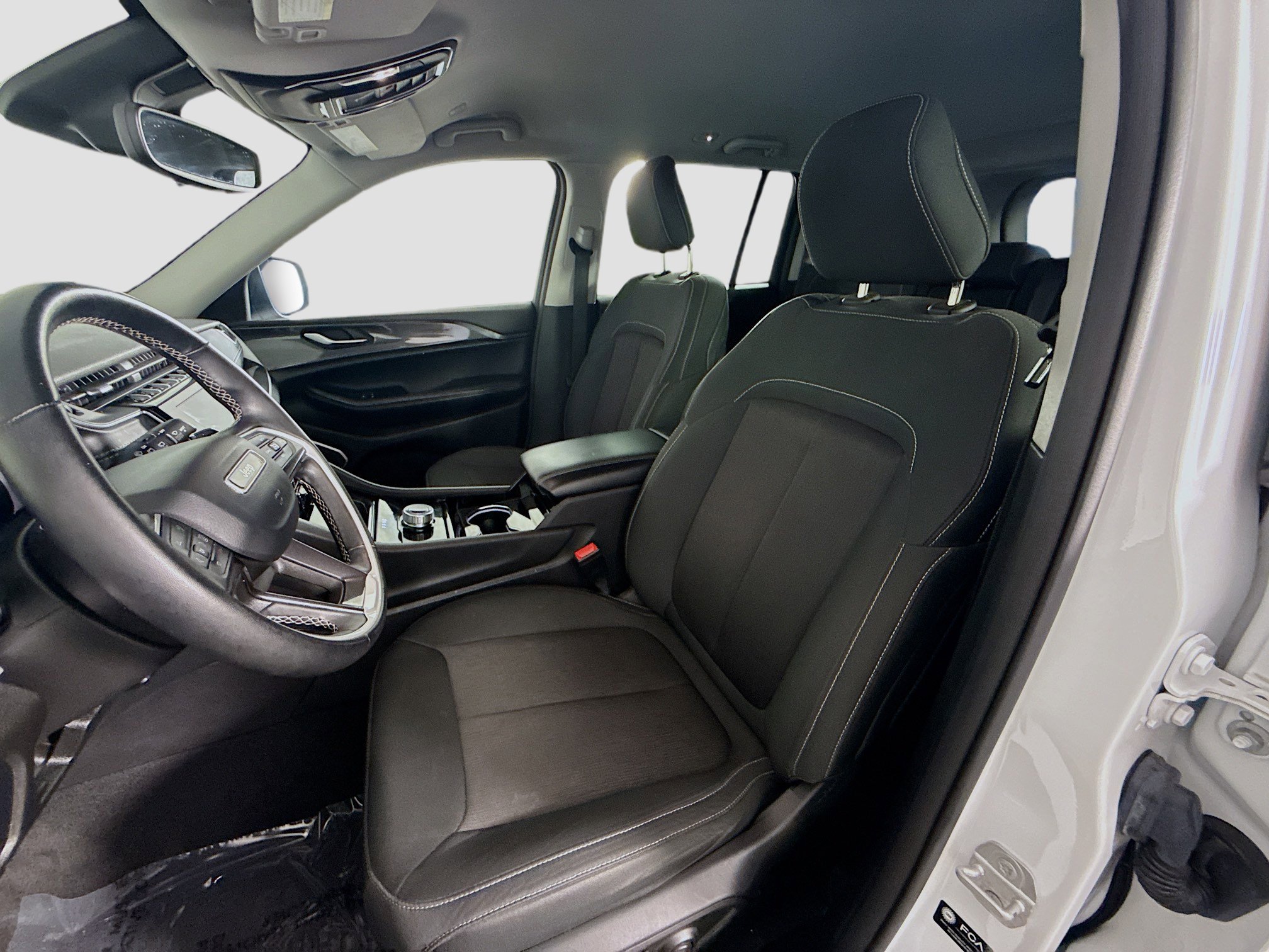 Used 2022 Jeep Grand Cherokee Laredo w/ Luxury Tech Group I image 22