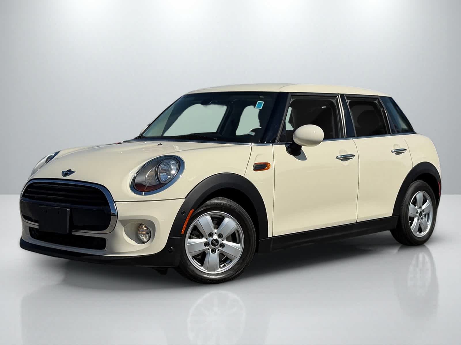 Used 2018 MINI Cooper 4-Door Hardtop FWD image 1