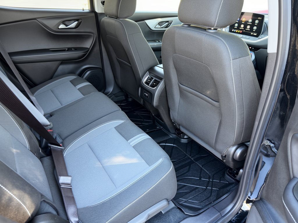 Used 2024 Chevrolet Blazer LT w/ Convenience Package FWD image 29