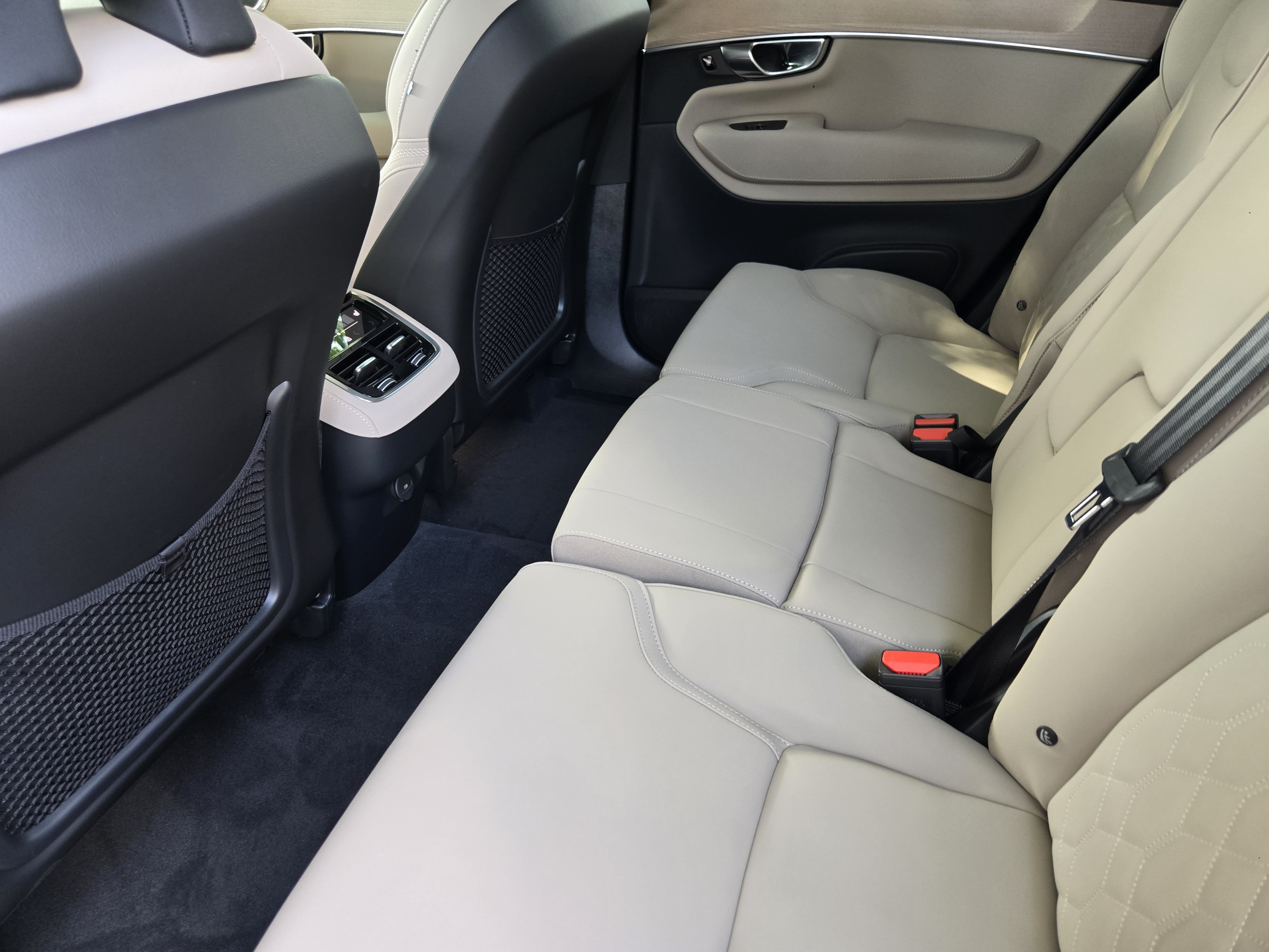 New 2026 Volvo XC90 B5 Plus w/ Protection Package Premier AWD/4WD image 25
