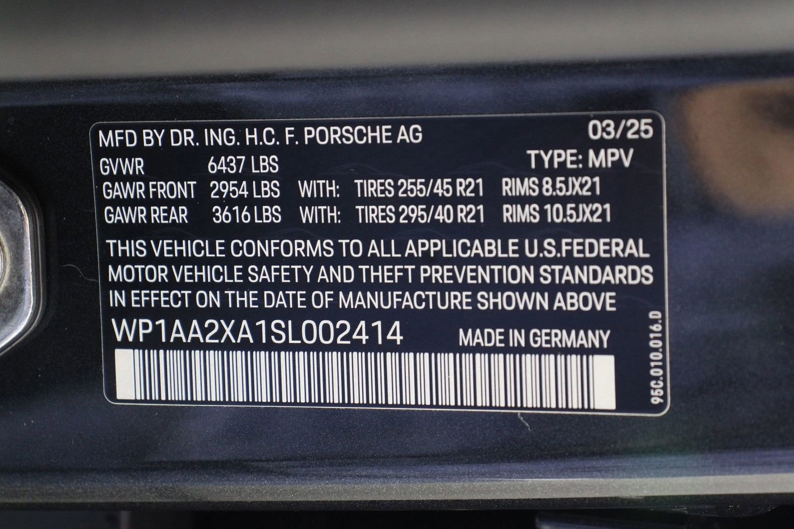 Used 2025 Porsche Macan 4 Electric AWD/4WD image 19