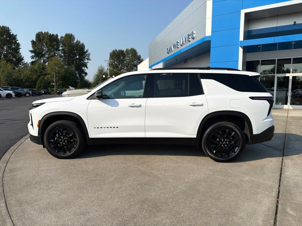 Used 2025 Chevrolet Traverse LT w/ Midnight/Sport Edition FWD image 2