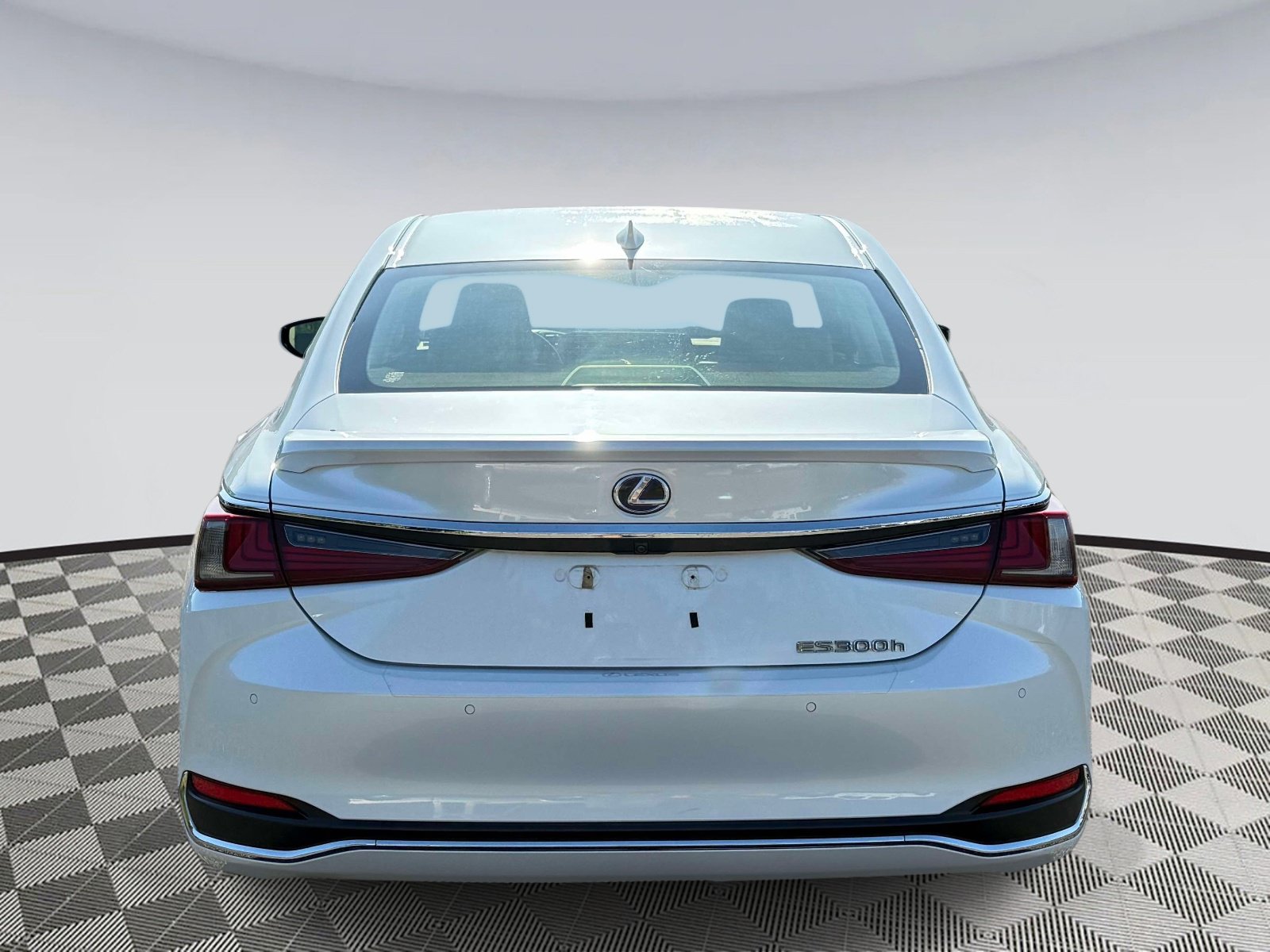 Used 2019 Lexus ES 300h w/ Premium Package FWD image 3