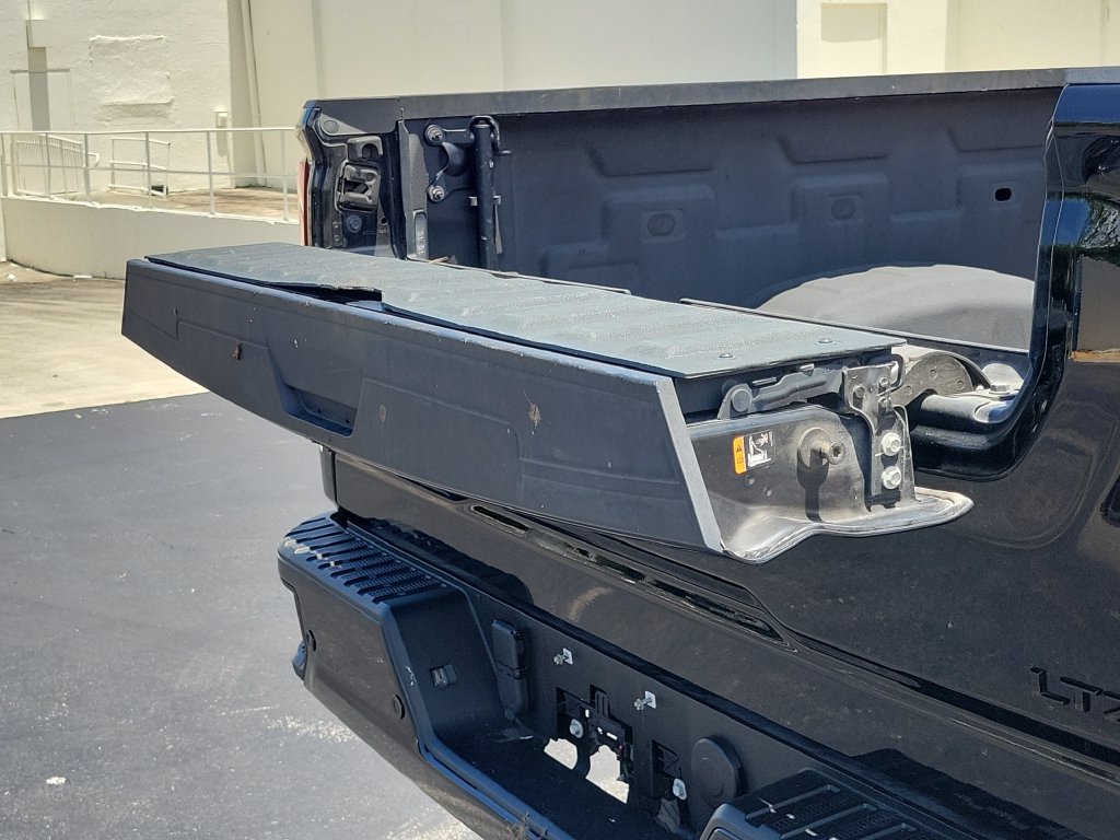 Used 2022 Chevrolet Silverado 2500 LTZ w/ LTZ Plus Package AWD/4WD image 15