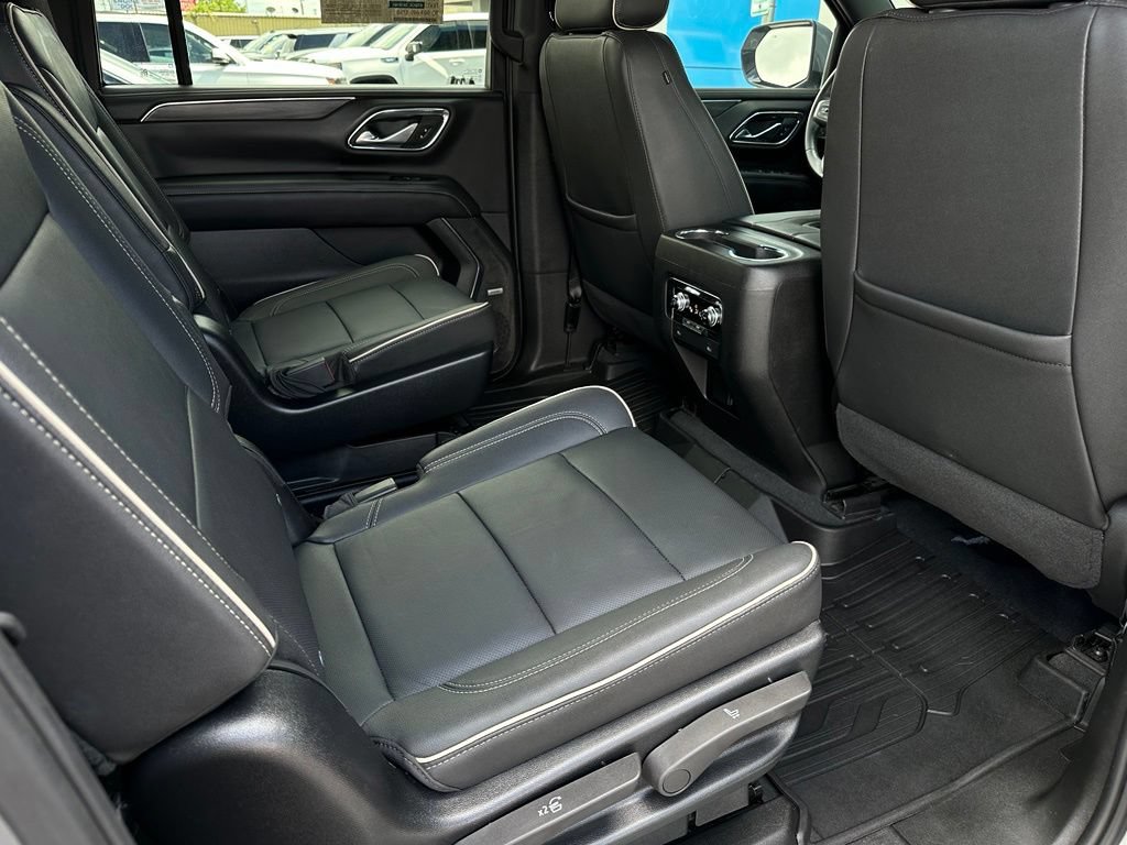 Used 2023 GMC Yukon XL SLT AWD/4WD image 19