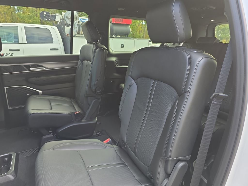 New 2025 Jeep Wagoneer L Series II image 15
