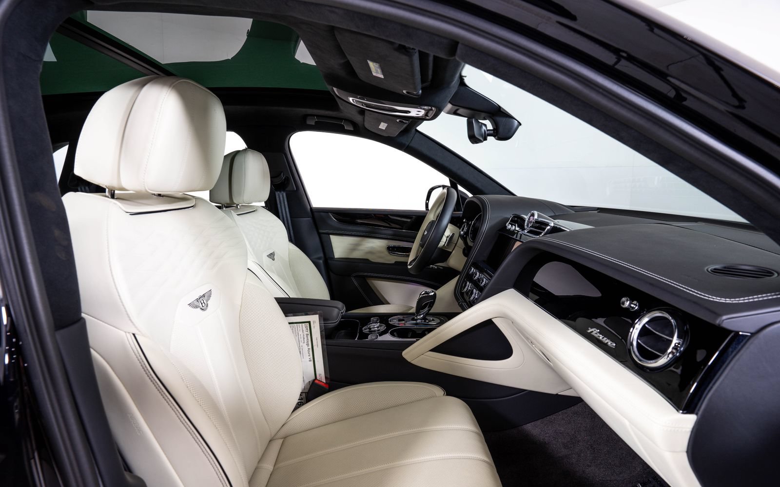 Used 2025 Bentley Bentayga AWD/4WD image 17