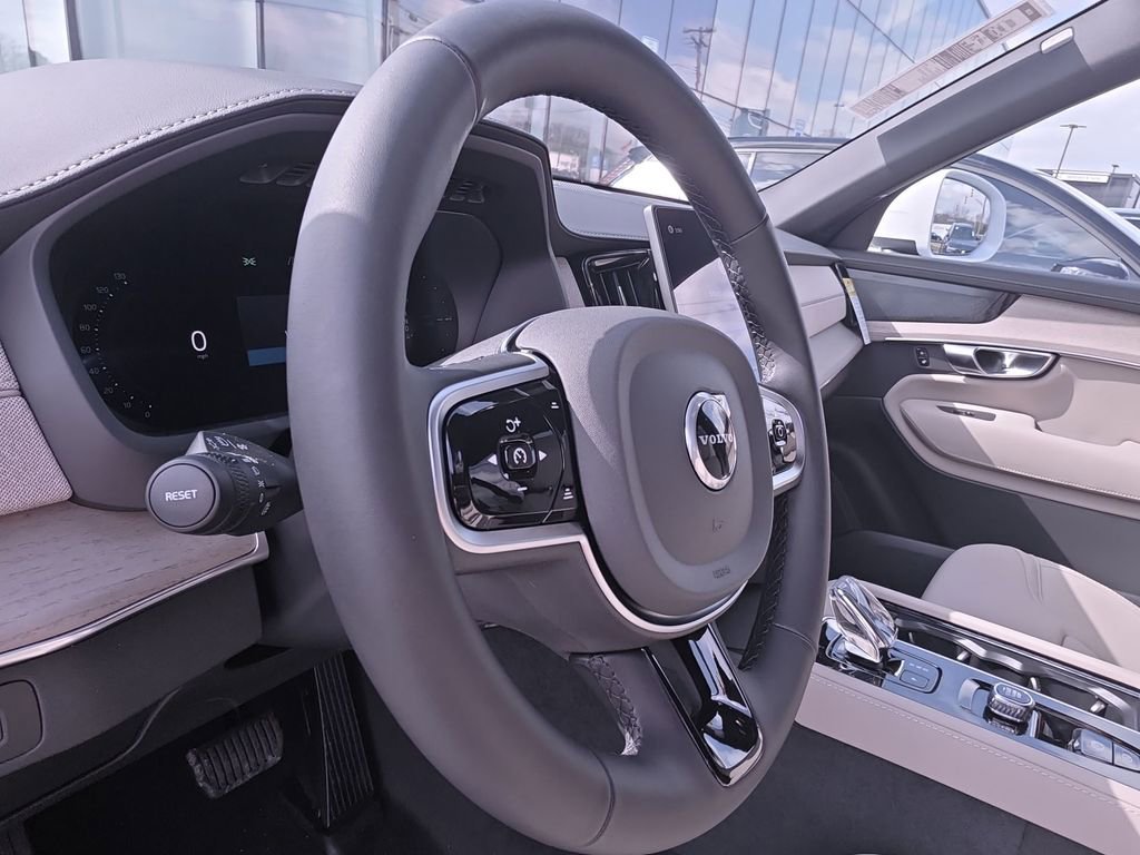 New 2026 Volvo XC90 T8 Plus w/ Protection Package Premier image 18