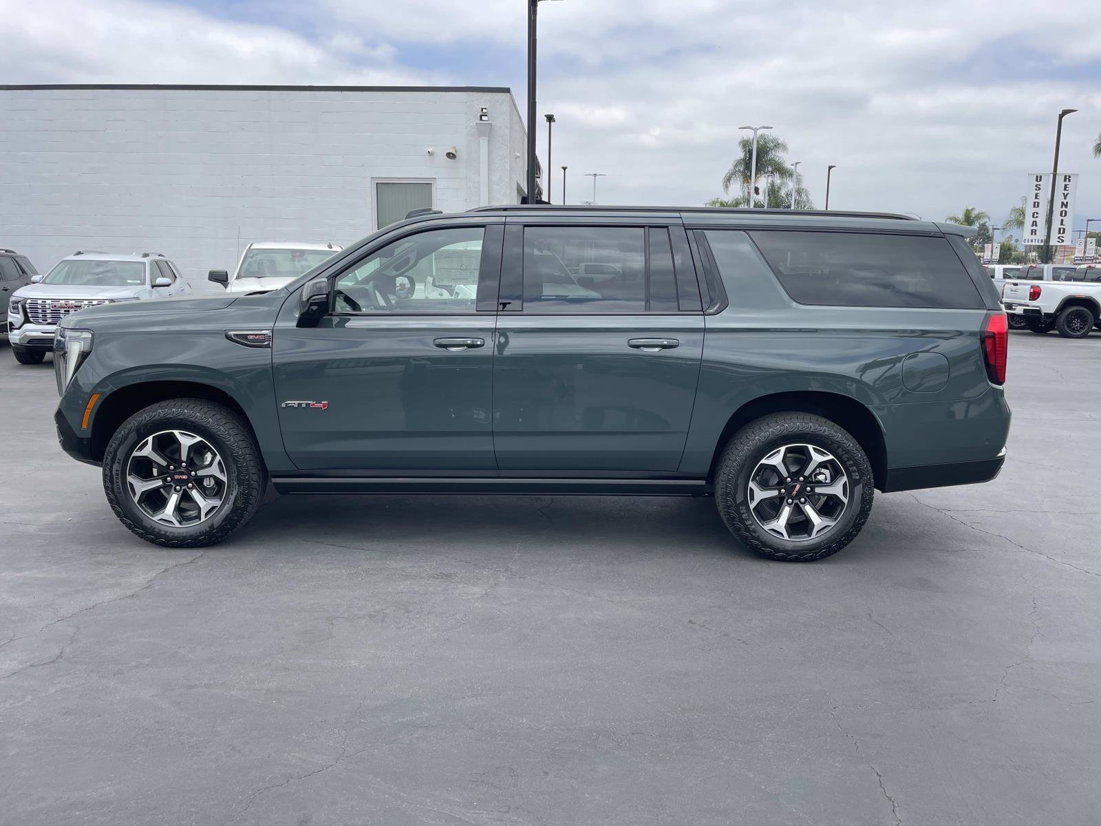 New 2026 GMC Yukon XL AT4 w/ AT4 Premium Package AWD/4WD image 8