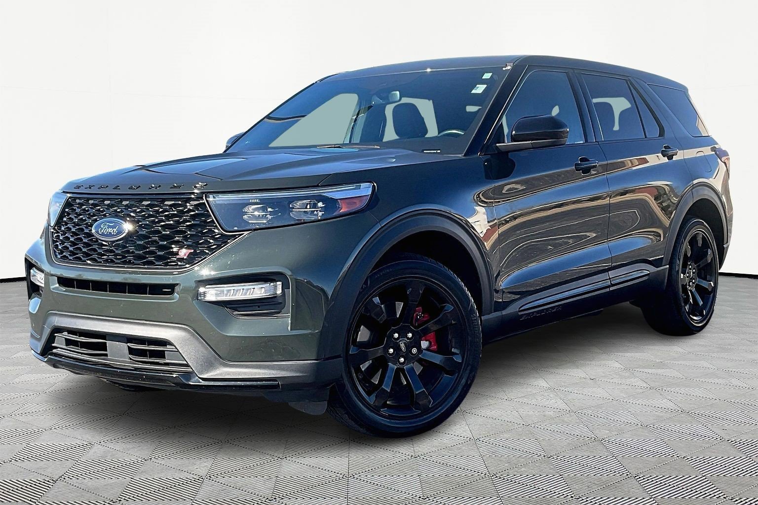 Used 2022 Ford Explorer ST w/ ST Street Pack image 2