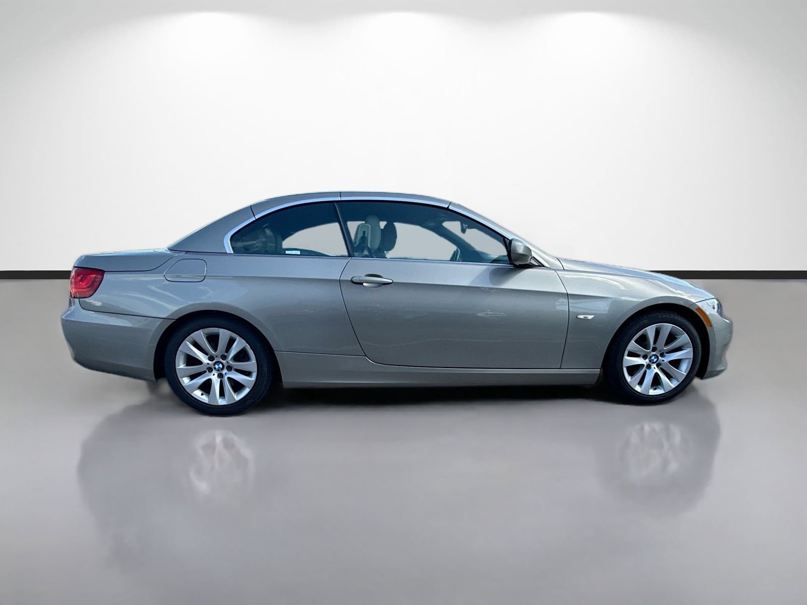 Used 2011 BMW 328i Convertible RWD image 2