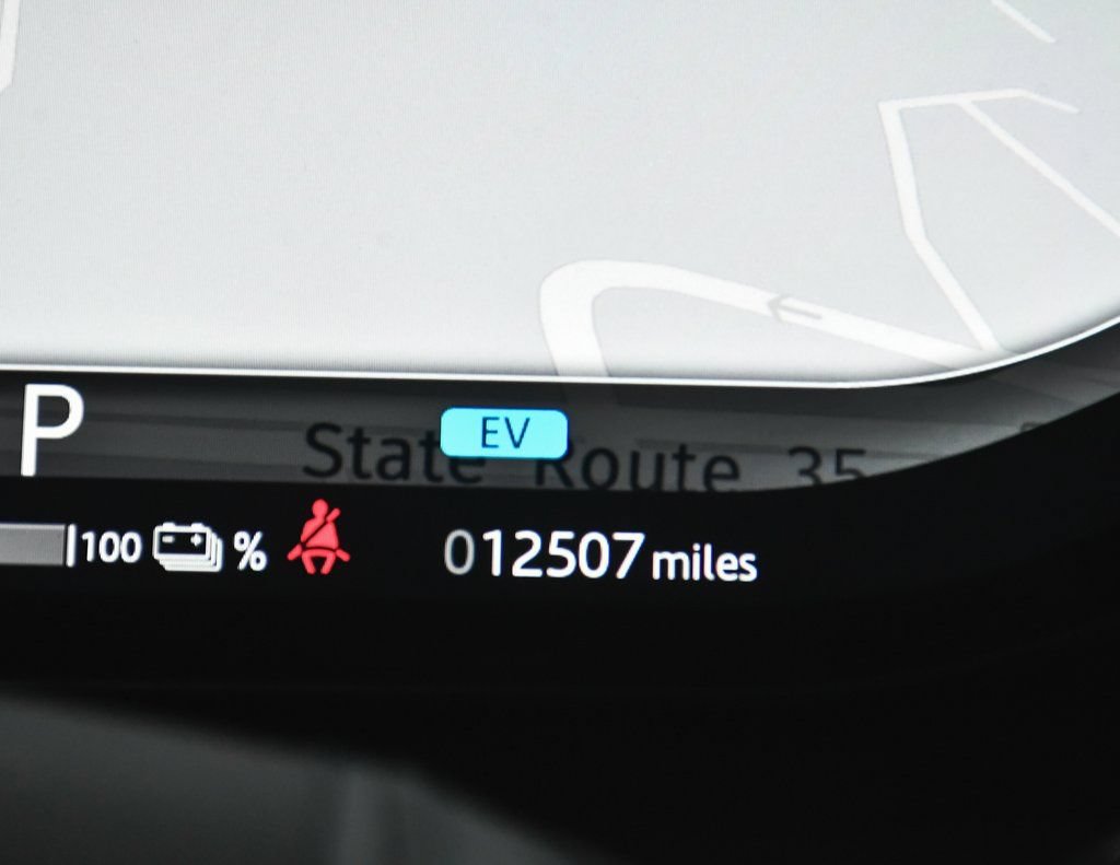 Used 2025 Land Rover Range Rover SE AWD/4WD image 25