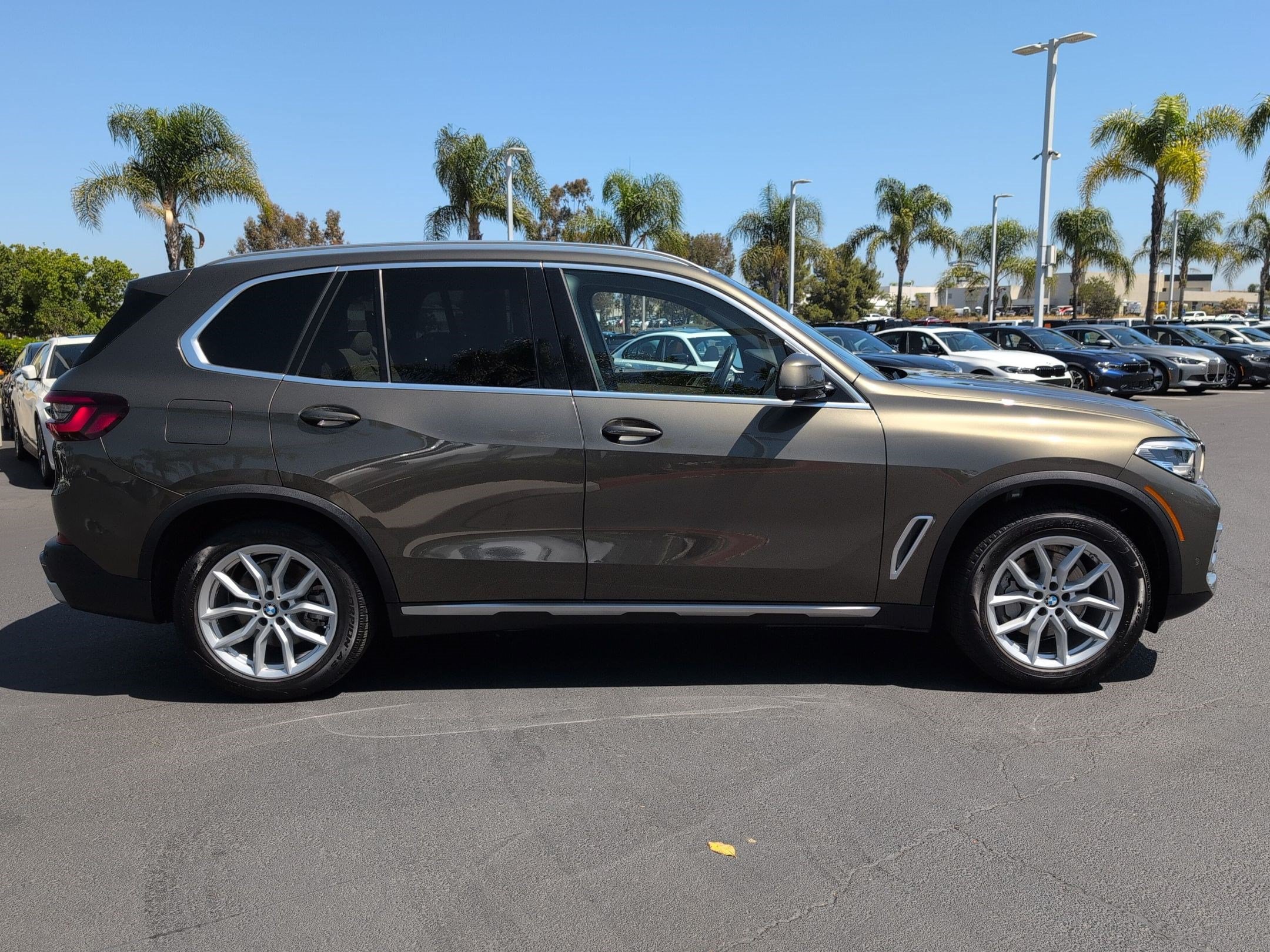 Used 2022 BMW X5 xDrive40i w/ Premium Package AWD/4WD image 11