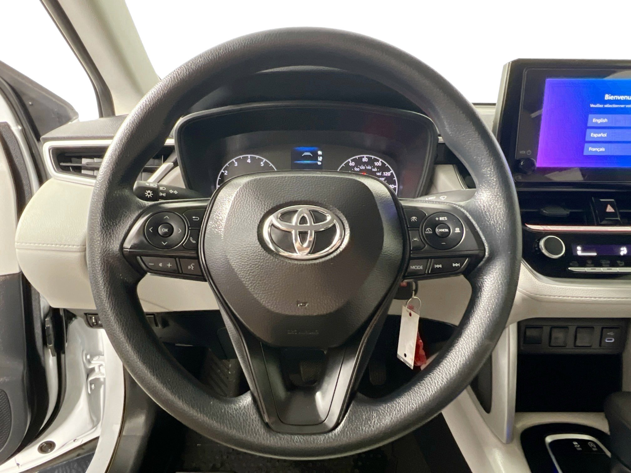 Used 2025 Toyota Corolla Cross L image 17