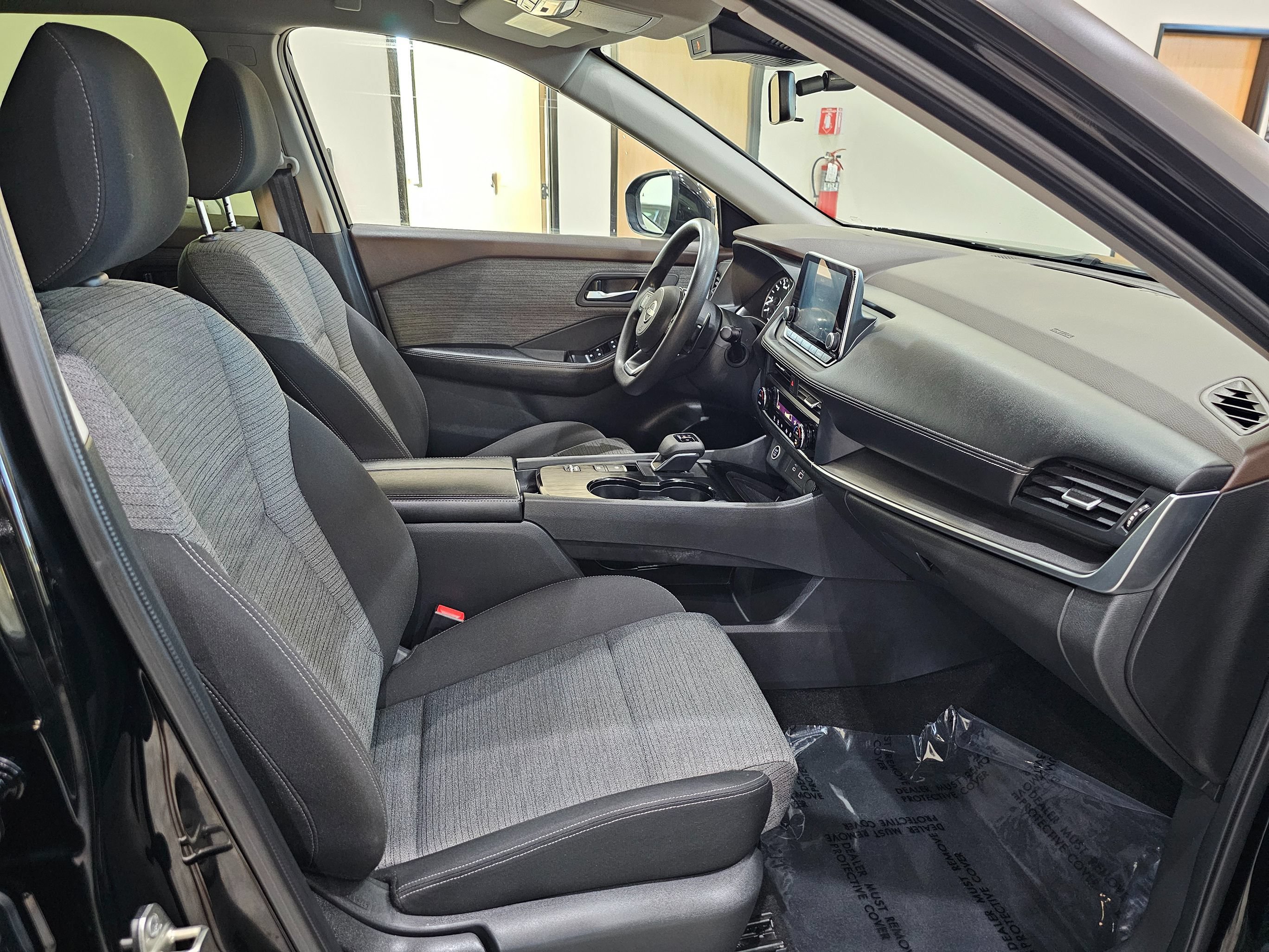 Used 2023 Nissan Rogue SV FWD image 32