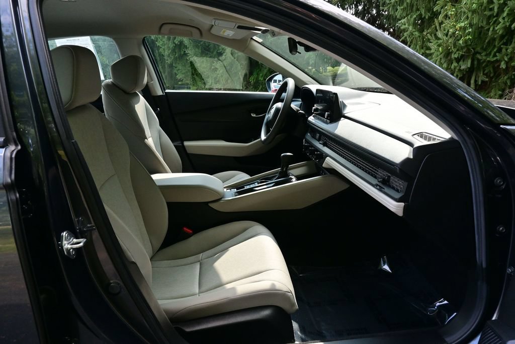 Certified 2025 Honda Accord LX image 40
