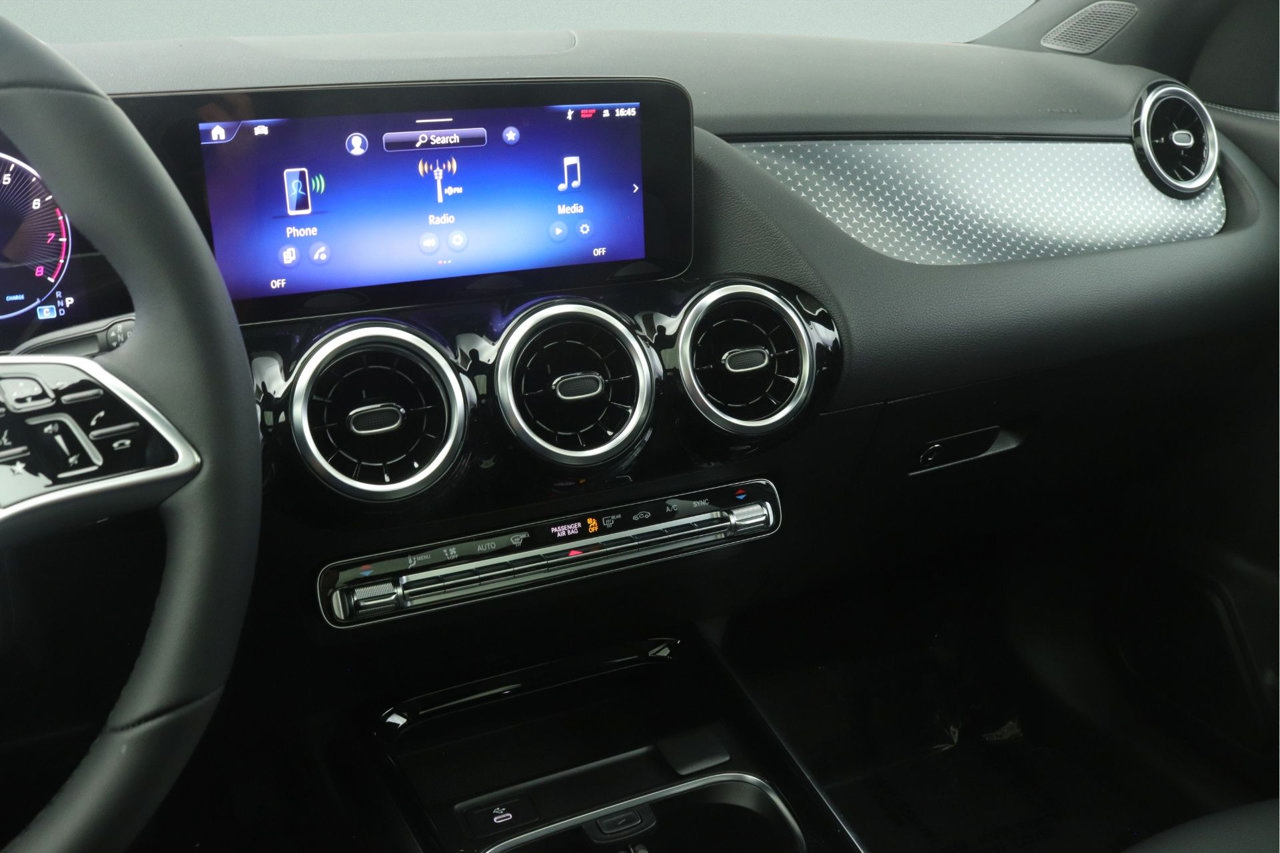 New 2026 Mercedes-Benz GLA 250 image 5