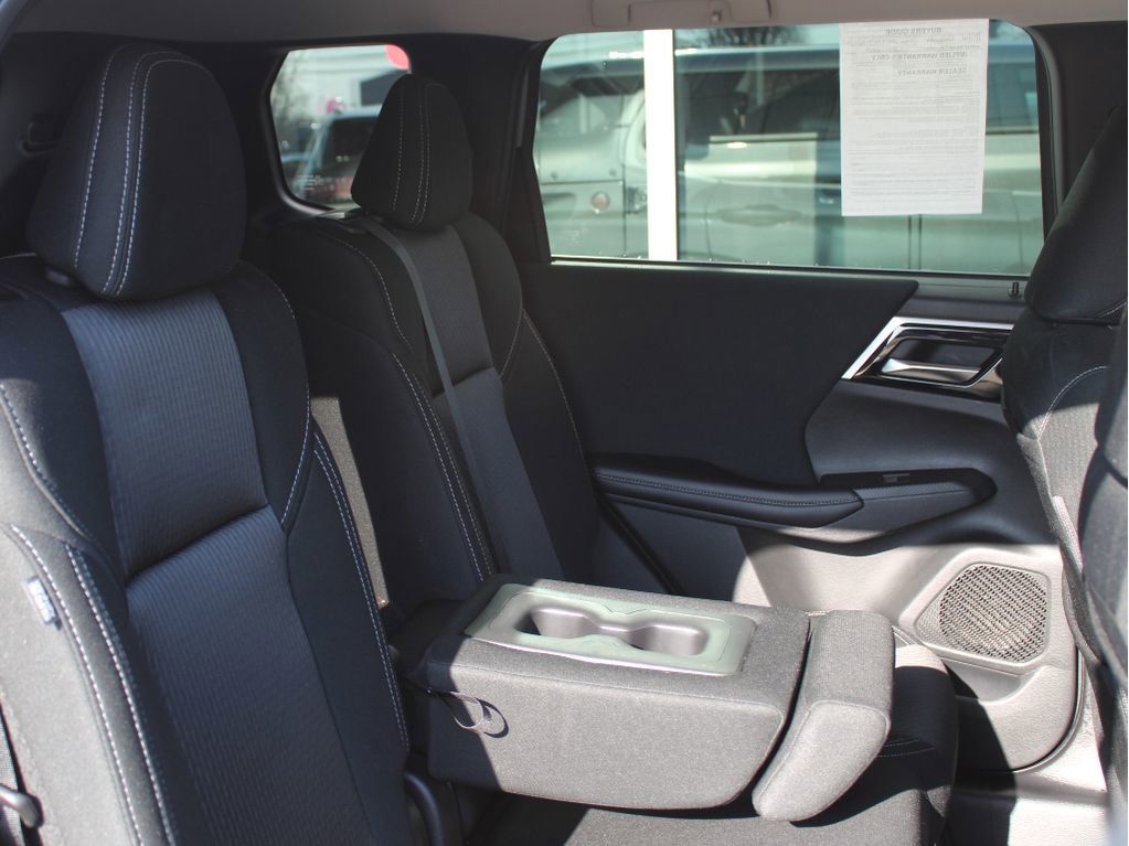 Used 2022 Mitsubishi Outlander ES image 28