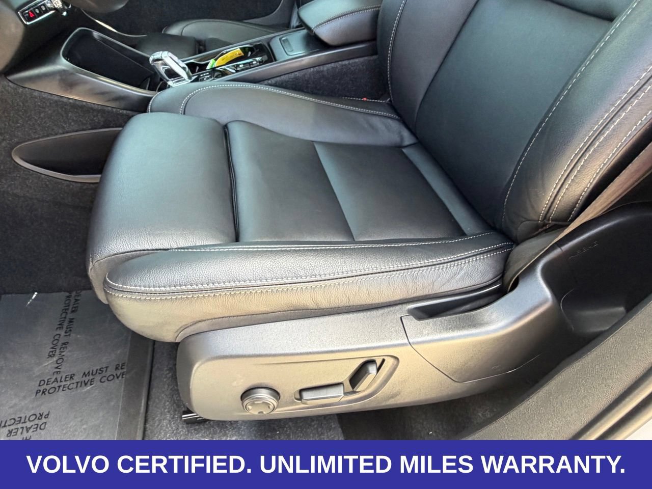 Certified 2026 Volvo XC40 B5 Plus AWD/4WD image 25