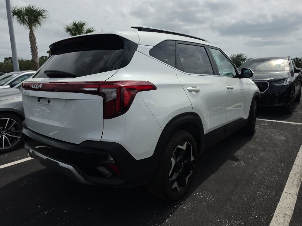 Certified 2025 Kia Seltos EX FWD image 18