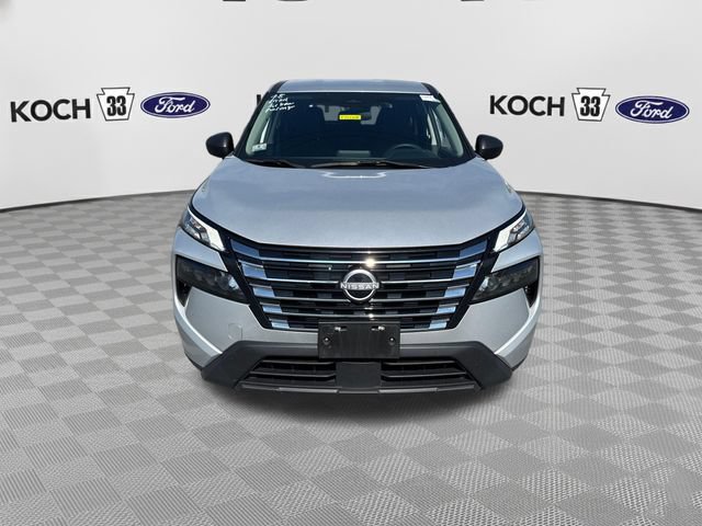 Used 2024 Nissan Rogue S AWD/4WD image 2