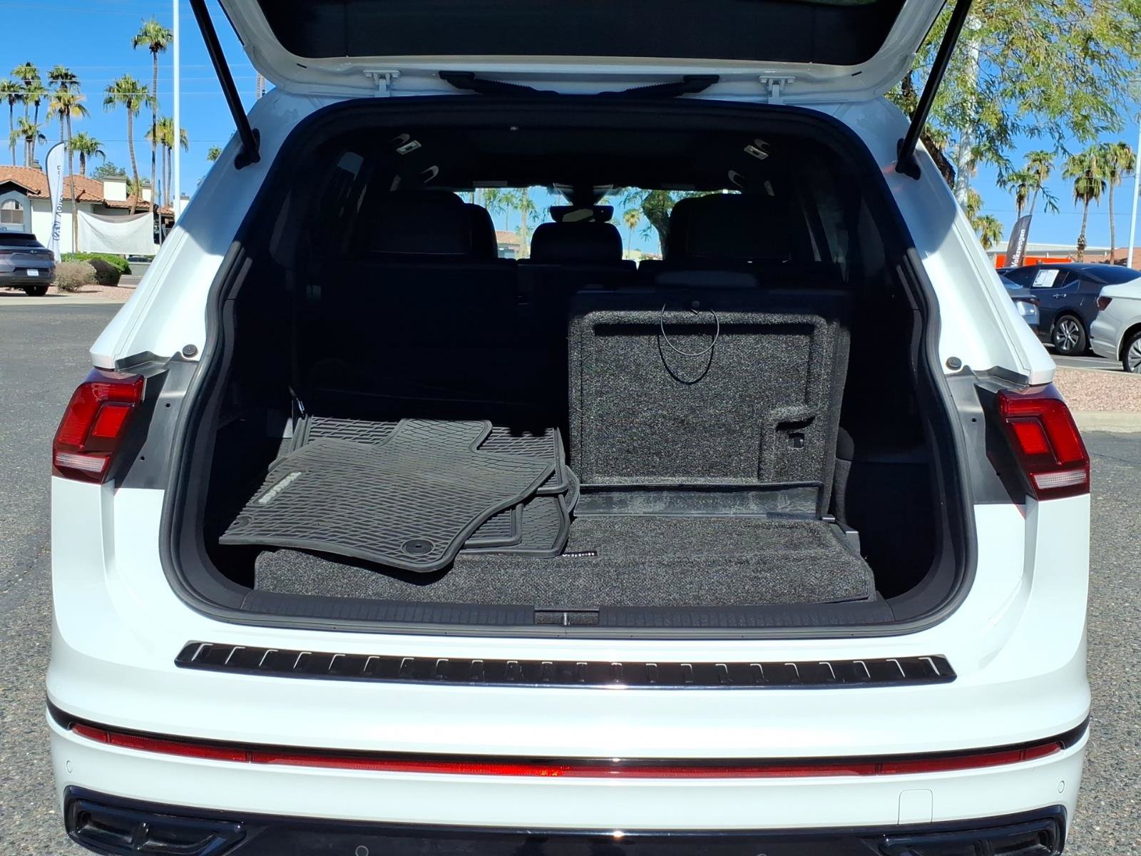 Certified 2023 Volkswagen Tiguan SE R-Line FWD image 16