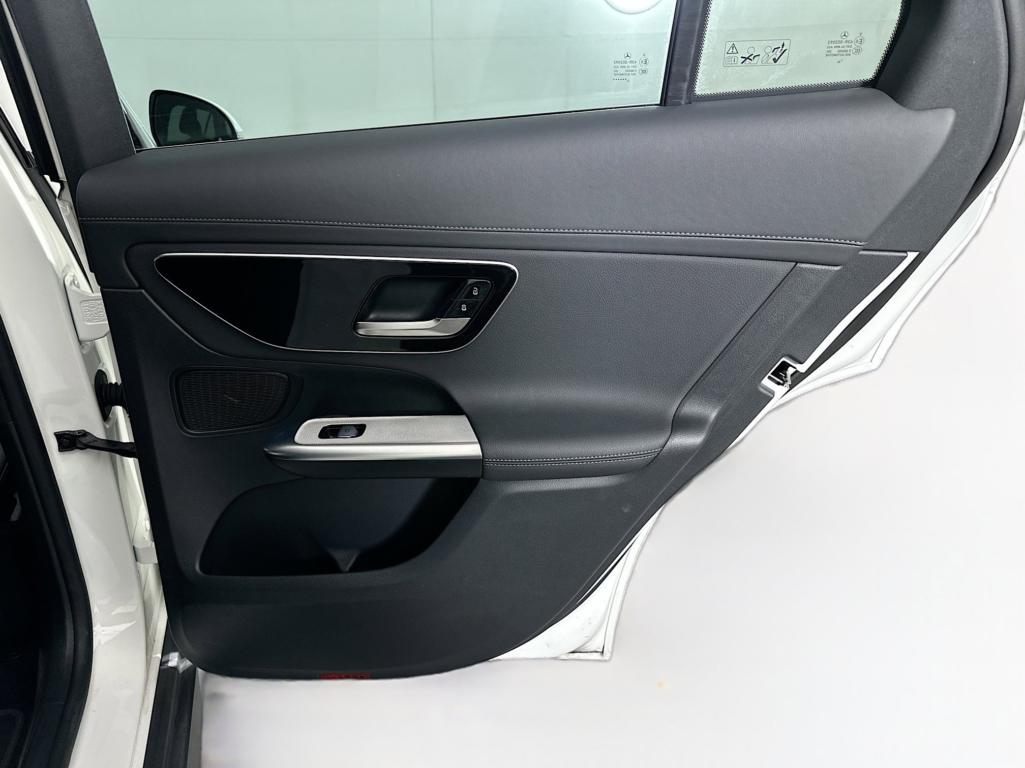Used 2025 Mercedes-Benz GLC 300 image 29