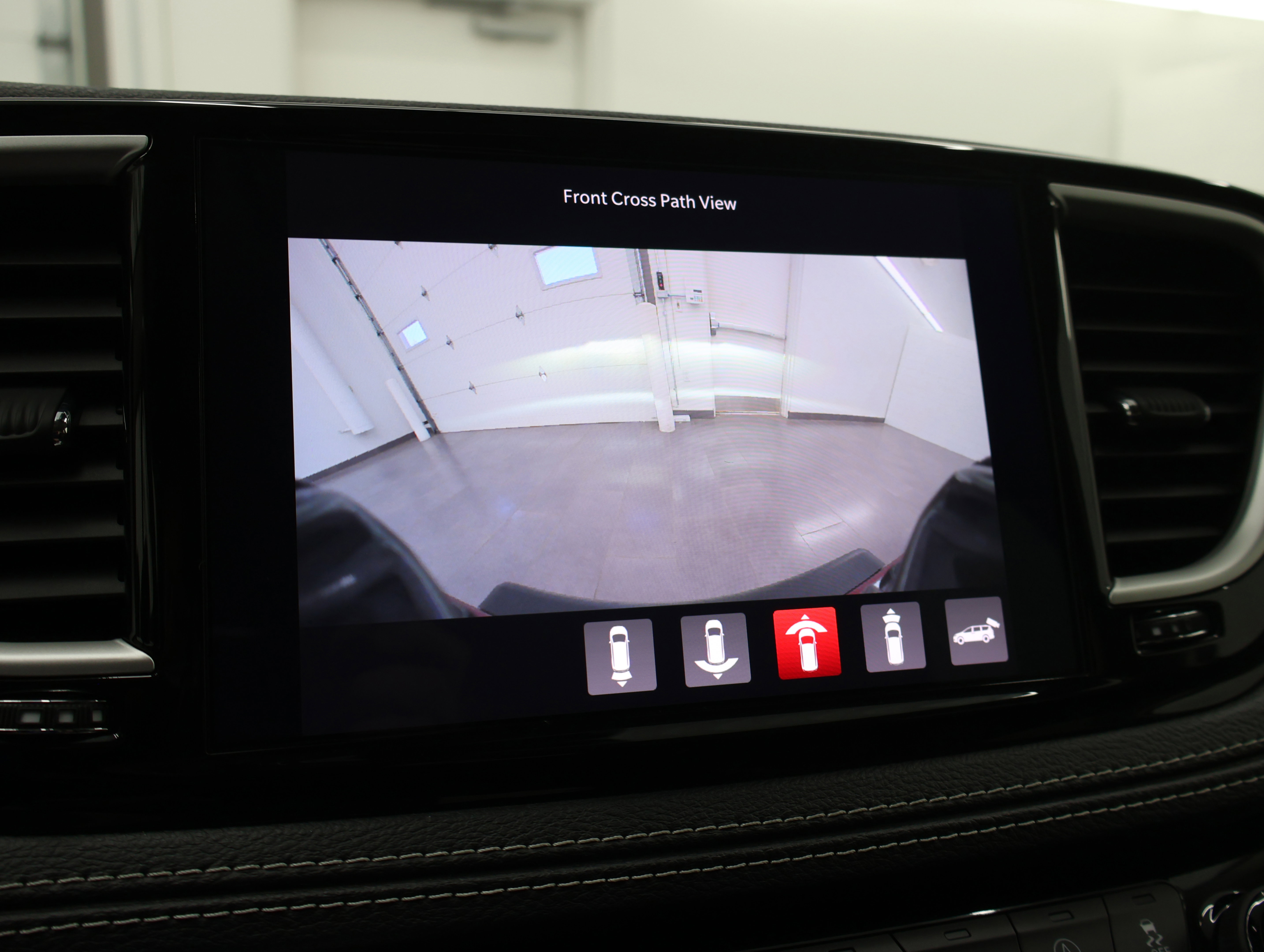 Used 2023 Chrysler Pacifica Touring-L AWD/4WD image 19