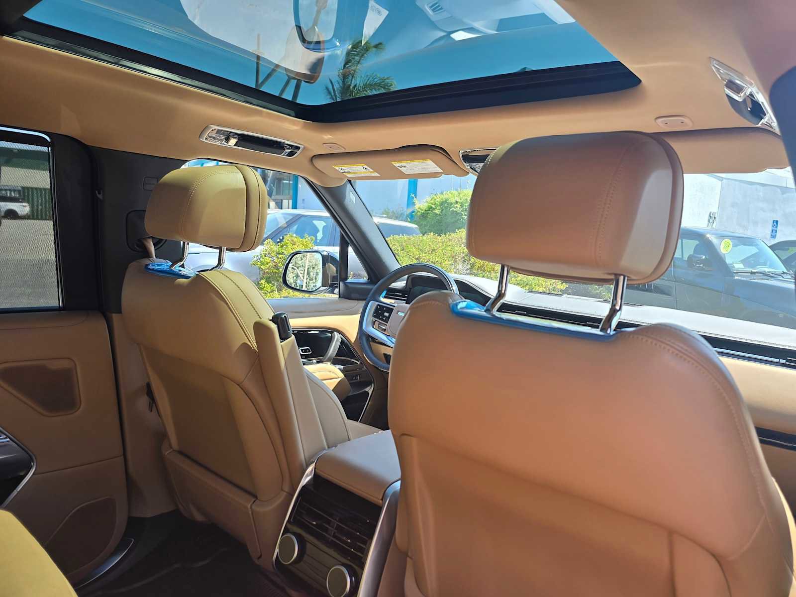 New 2025 Land Rover Range Rover Long Wheelbase SE image 15