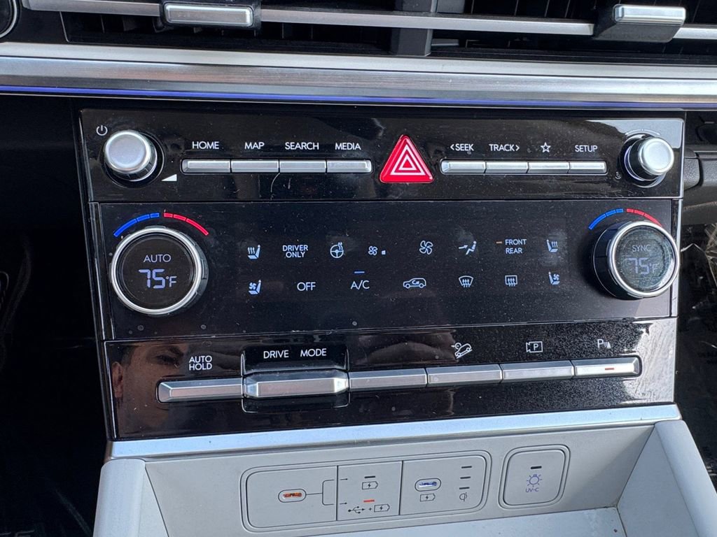 Used 2025 Hyundai Santa Fe Limited image 18