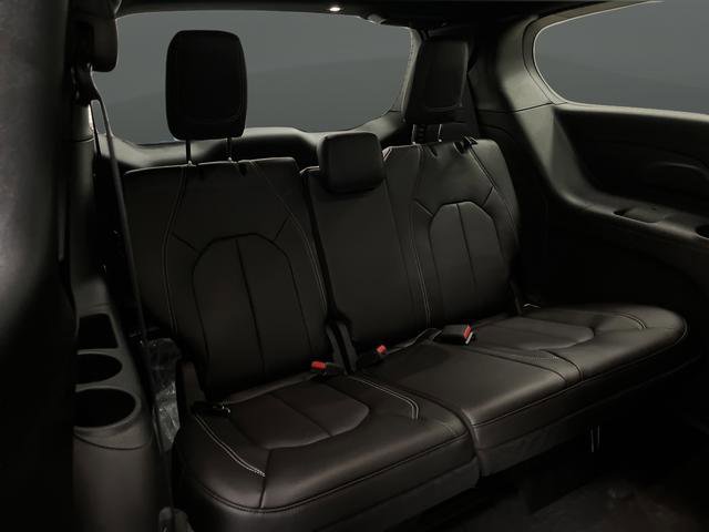 New 2026 Chrysler Pacifica Select w/ S Appearance Package image 31