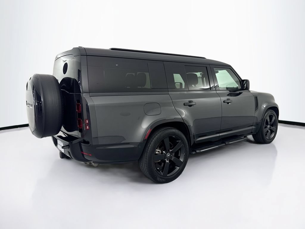 Used 2025 Land Rover Defender 130 X-Dynamic SE AWD/4WD image 5