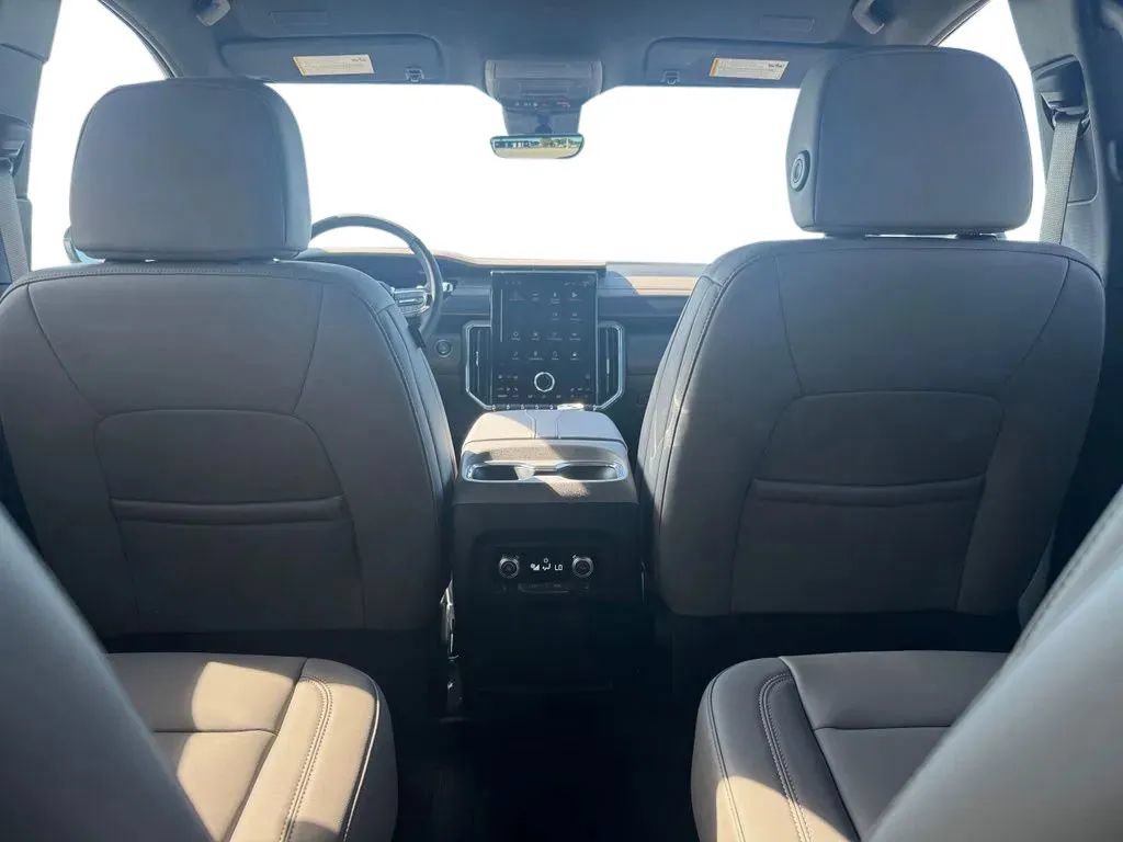 New 2027 GMC Acadia Elevation w/ Elevation Premium Package FWD image 19