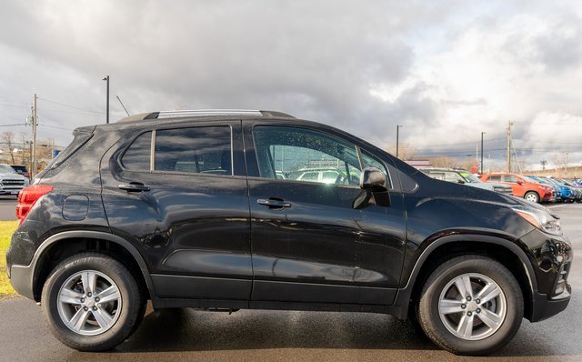 Used 2022 Chevrolet Trax LT w/ LT Convenience Package image 5