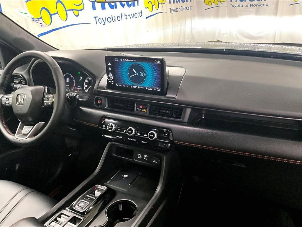 Used 2025 Honda Pilot TrailSport image 14