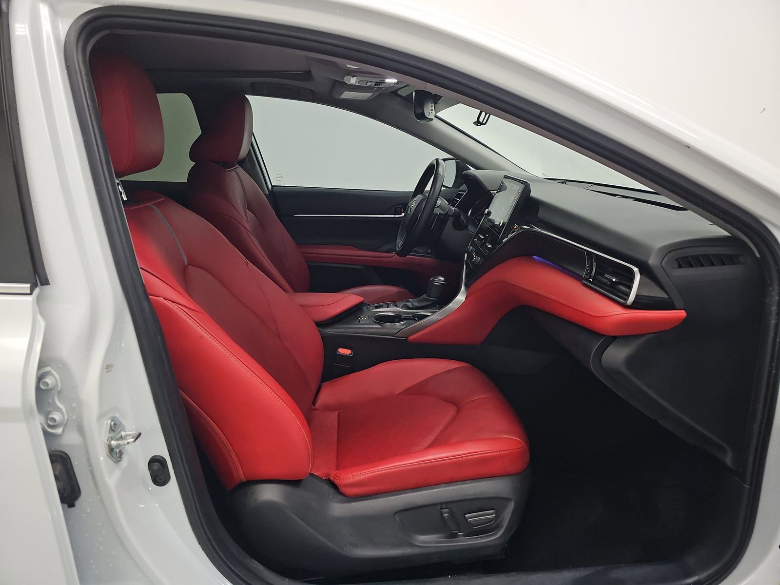 Used 2021 Toyota Camry XSE image 8